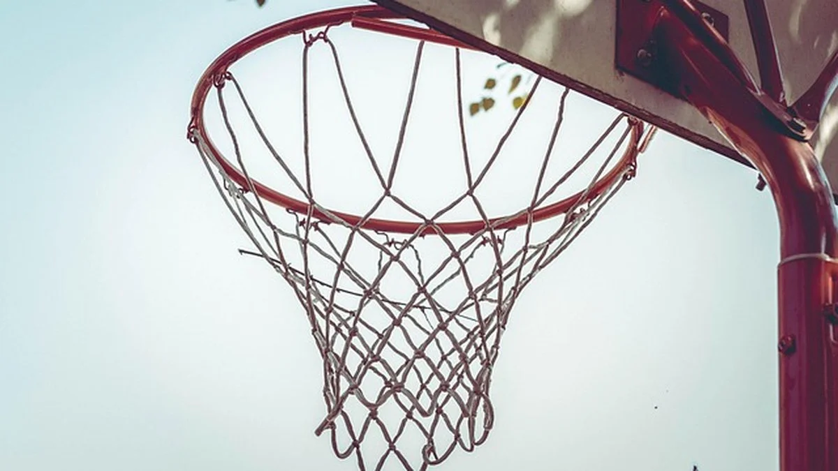 NBA赛季前30预测复盘：规则变化与比赛管理观察